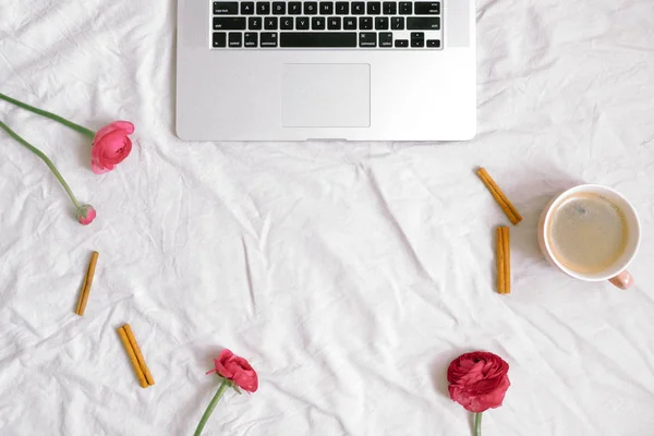 Laptop Flowers Cup Coffee Cinnamon Sticks Feminine Accessories Cotton Sheet — Stock Photo, Image