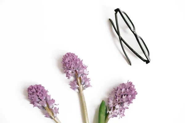 Lilac Hyacinth Flowers Eyeglasses White Background Flat Lay Top View — Stock Photo, Image