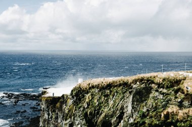 Kış ve yapısı uzakta karlı Latrabjarg kayalıklardan. Batı Fjords, İzlanda