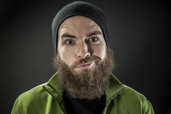 Смешной человек с бородой — стоковое фото