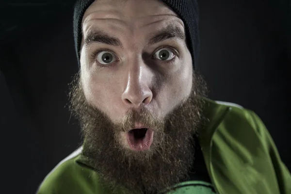 Смешной человек с бородой — стоковое фото