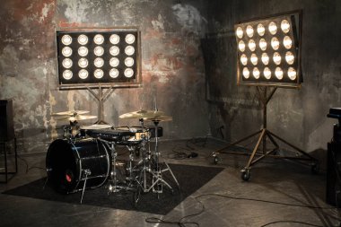 Müzik aletleri ile Studio