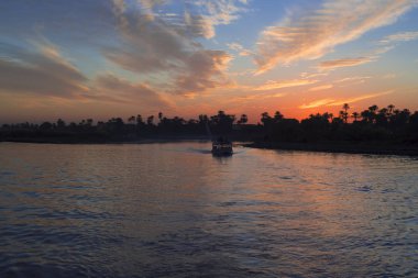 Nil Nehri üzerinde güzel gün batımı