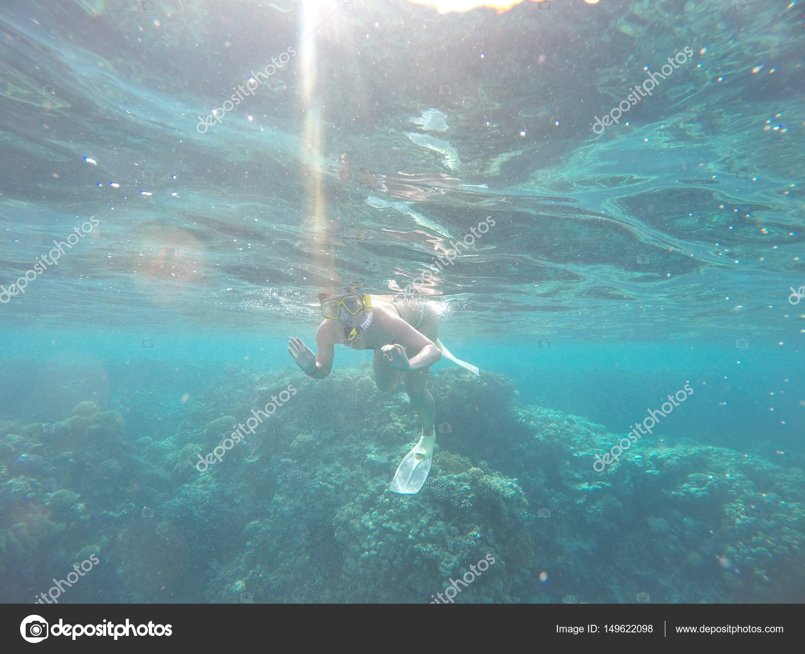 Девушки на красном море Девушки на красном море