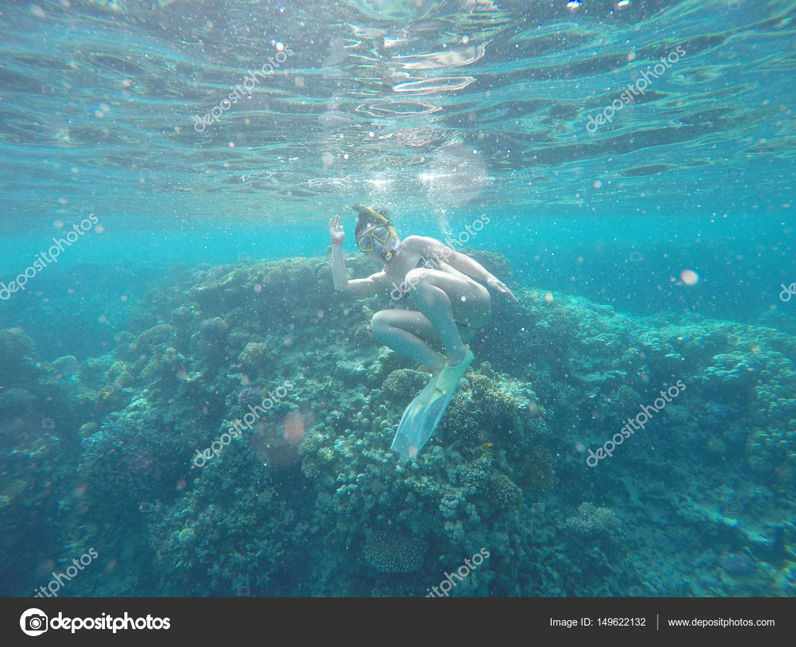Девушки на красном море Девушки на красном море
