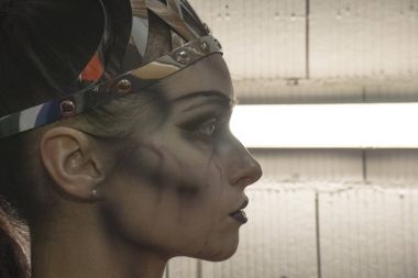 Makyaj güzel kız. Bir taç ile güzel kız. Taç o