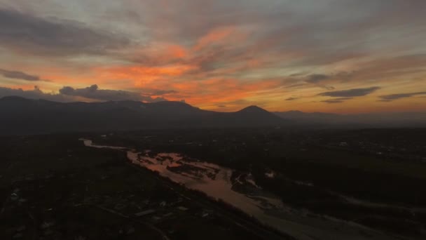 Voando Tiro Alto Belo Pôr Sol Nas Montanhas Ucranianas — Vídeo de Stock