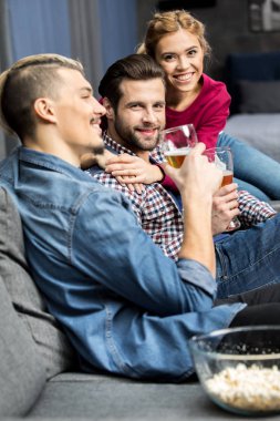 Bira içen arkadaşlar