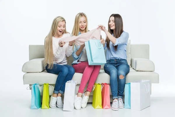 Vrouwen met boodschappentassen — Stockfoto