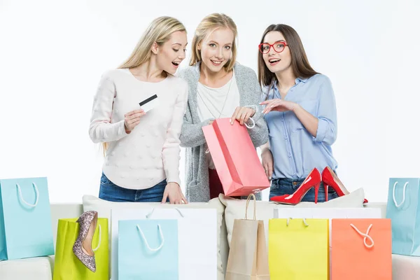 Vrouwen met boodschappentassen — Stockfoto