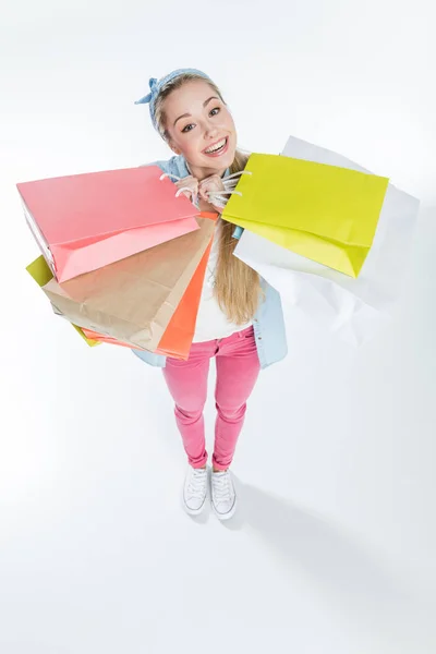 Frau mit Einkaufstüten — Stockfoto