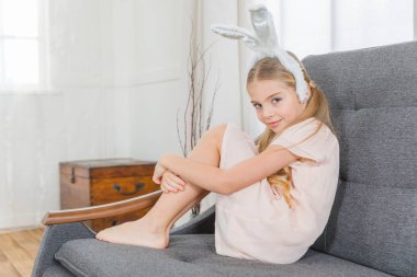 Tavşan kulakları kız