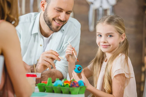 Girl painting Easter eggs — Stock Photo, Image