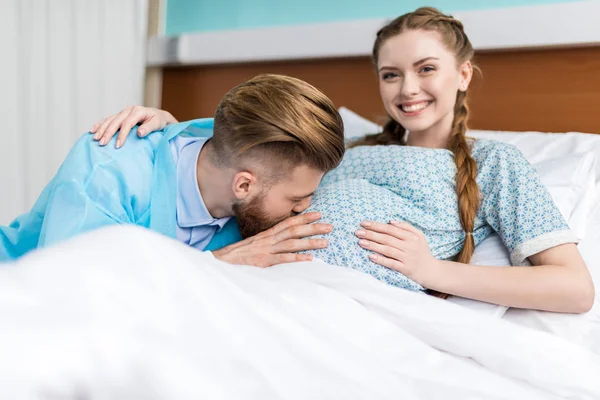 Pregnant woman with husband — Stock Photo, Image