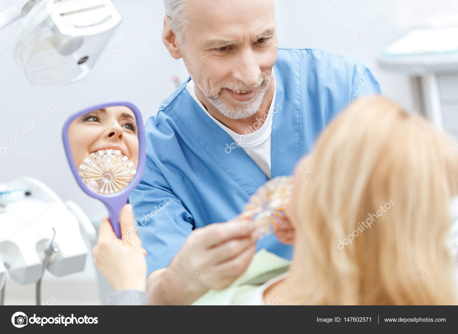 Dentist matching teeth colour — Stock Photo © AndreyBezuglov 147602571