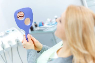 kadın diş check-up   