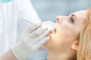 kadın diş check-up