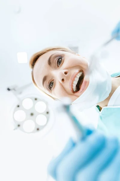 Professional dentist in clinic — Stock Photo, Image