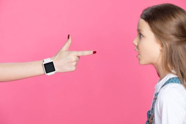 Kız ve kadın smartwatch ile 