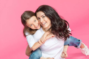 Anne ve Kız Sarılıyor 