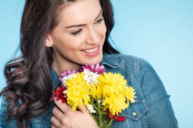 kadın holding çiçekler