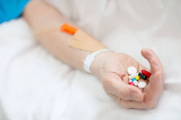 Senior man with pills — Stock Photo, Image