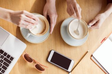 Kahve İçen Kadınlar