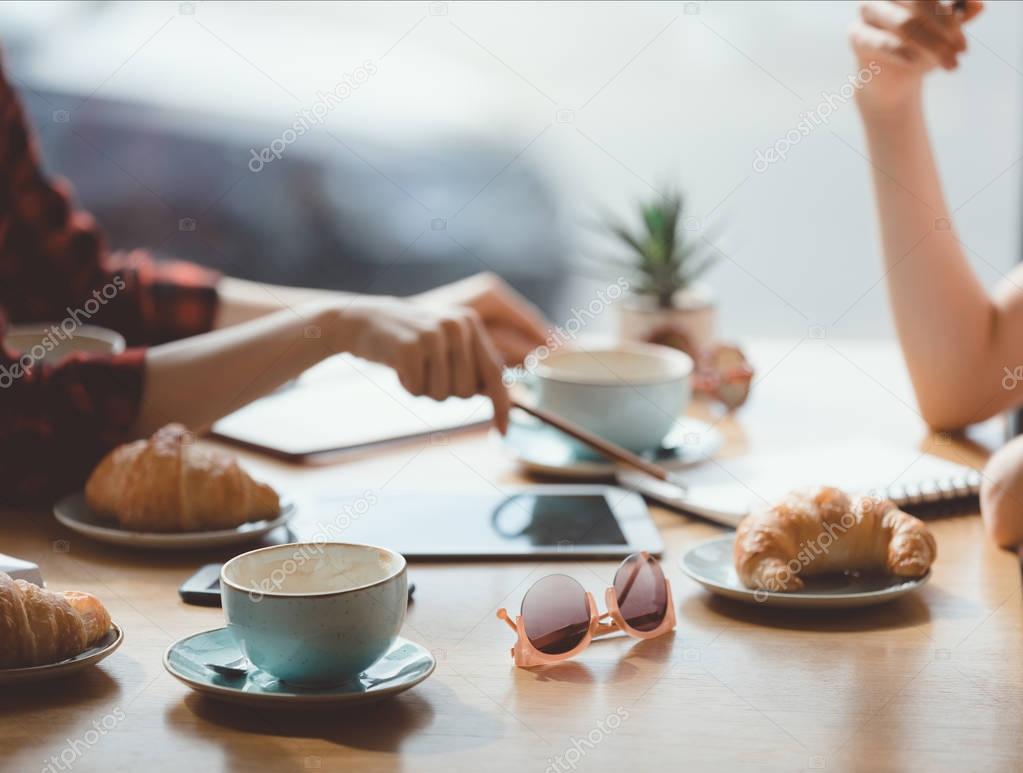 people having lunch 