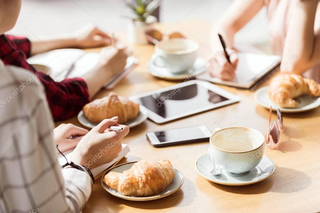 friends study in cafe