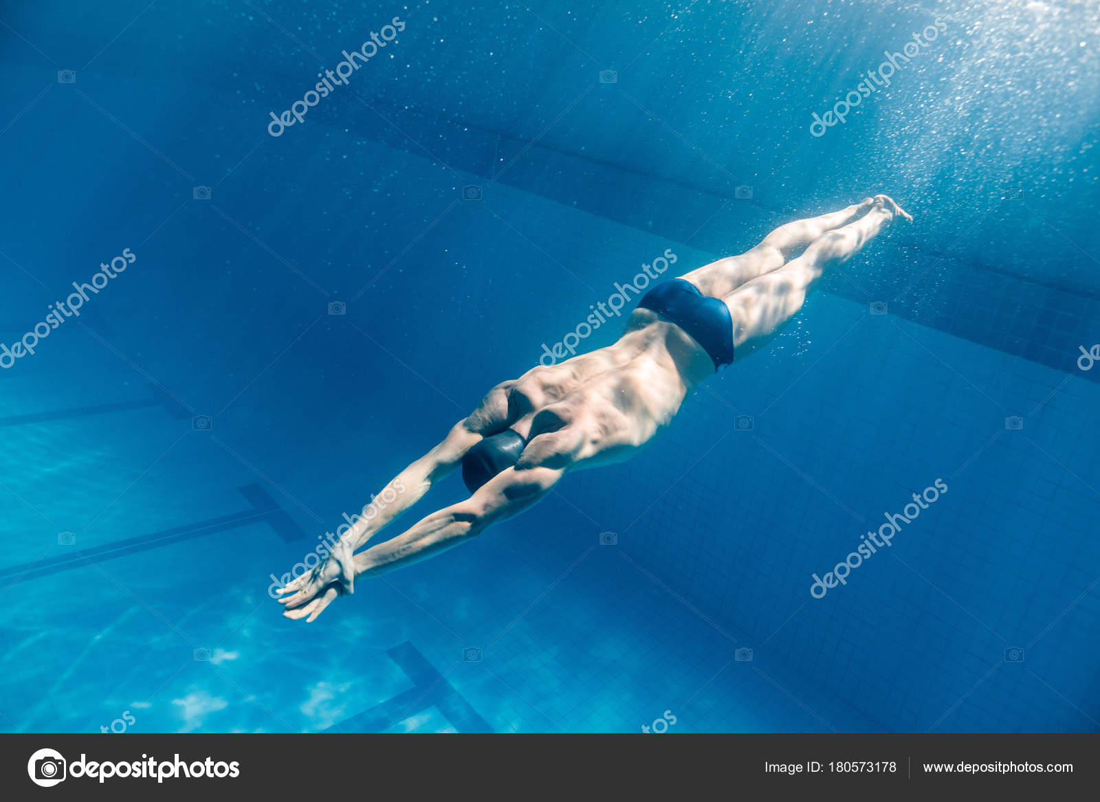 Underwater picture of male swimmer swimming i swimming pool