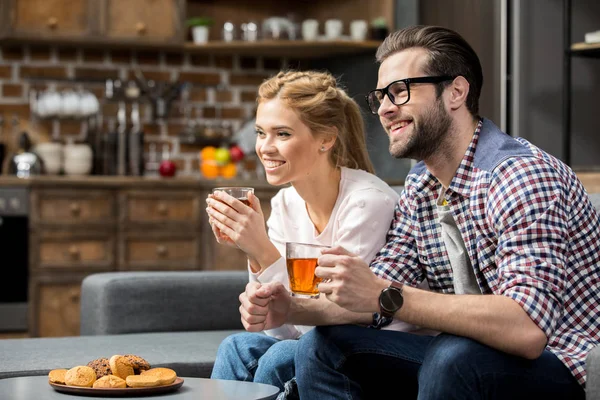 Couple drinking tea with biscuits — Stock Photo
