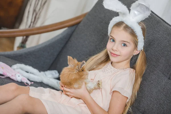 Little girl with rabbit — Stock Photo