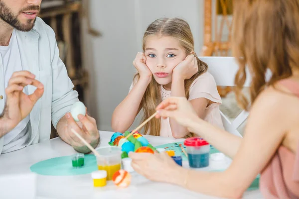 Gelangweiltes kleines Mädchen — Stockfoto