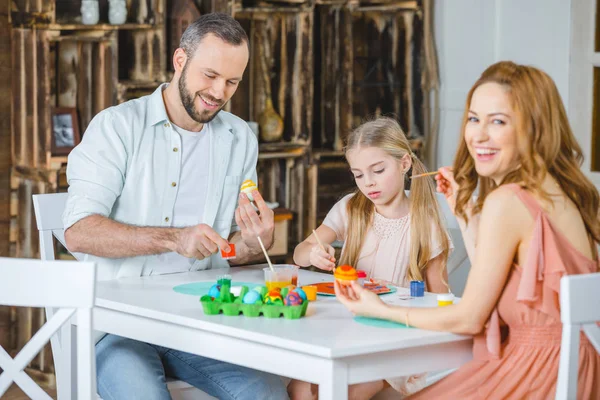 Family painting Easter eggs — Stock Photo