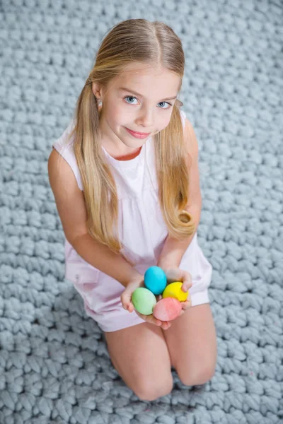 Girl holding Easter eggs — Stock Photo