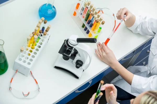 Female scientists in lab — Stock Photo