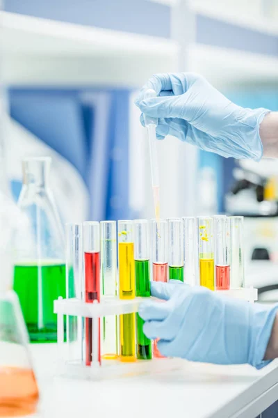 Scientist working in laboratory — Stock Photo