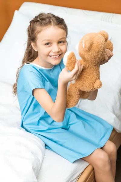 Little patient with teddy bear — Stock Photo