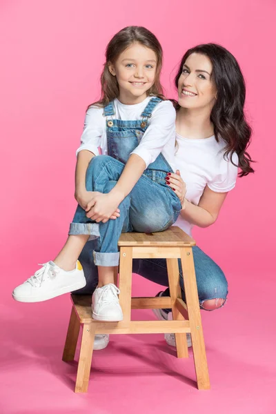 Schöne Mutter und Tochter — Stockfoto