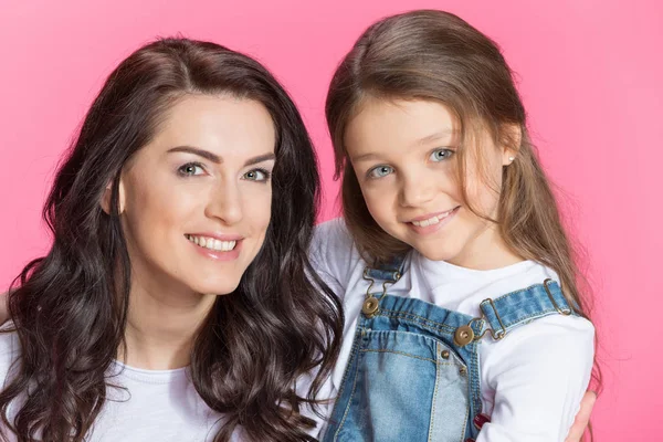 Hermosa madre e hija - foto de stock