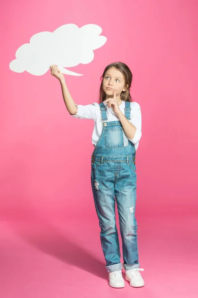Маленькая девочка с речевым пузырем — стоковое фото