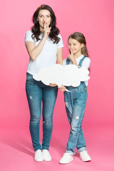 Мати і дочка з бульбашкою мовлення — стокове фото