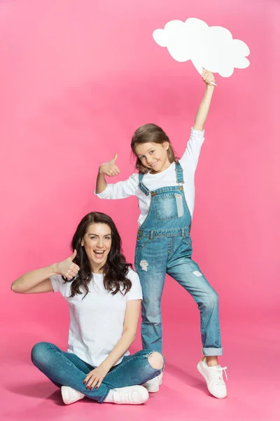 Mother and daughter with speech bubble — Stock Photo