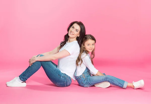 Schöne Mutter und Tochter — Stockfoto