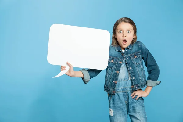 Little girl with speech bubble — Stock Photo