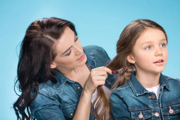 Mother and daughter braiding hair — Stock Photo