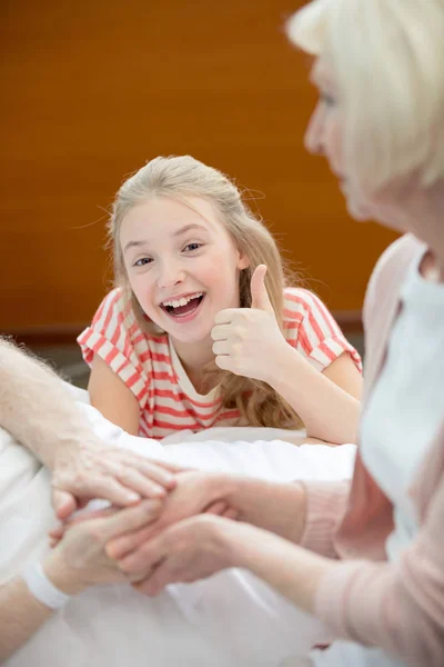 Relatives with senior man in hospital — Stock Photo