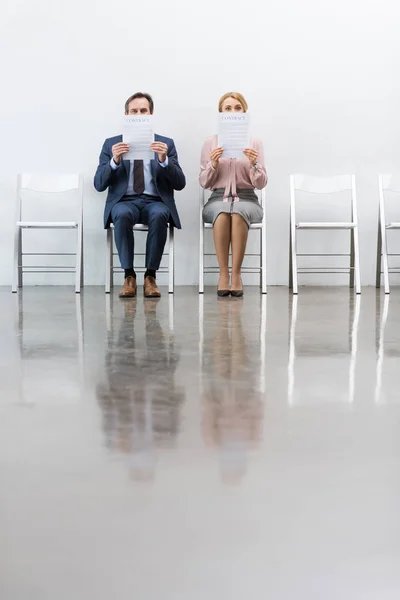 Business people sitting on chairs — Stock Photo
