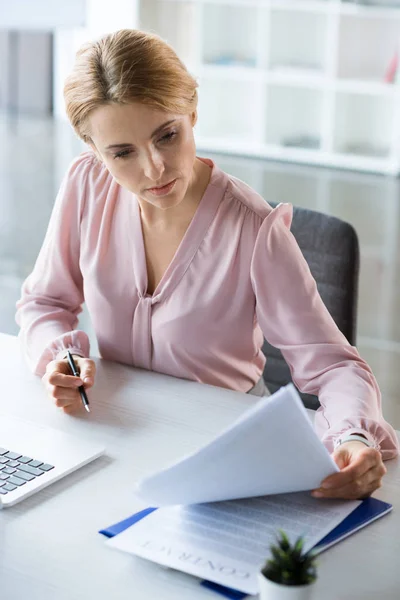 Serious businesswoman working with documents — Stock Photo