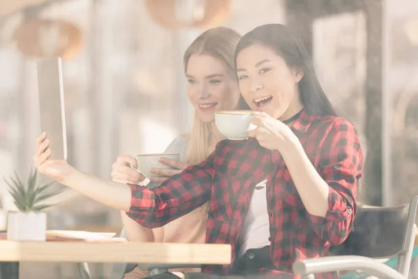 Girls using digital tablet — Stock Photo